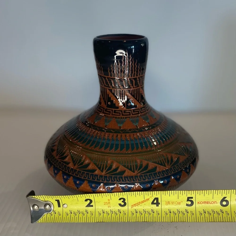 Pottery Vase SIGNED L. KING NAVAJO INTRICATE PATTERN~TRIBAL~SOUTHWESTERN